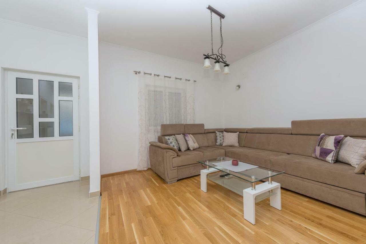 Apartments Naja Makarska Esterno foto