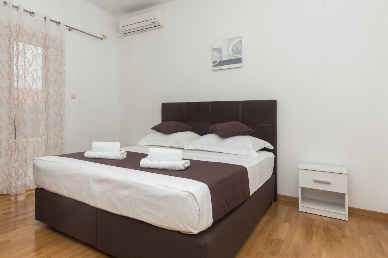 Apartments Naja Makarska Esterno foto